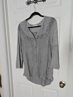 Solitaire Light Gray Crochet-Detail Tunic Top